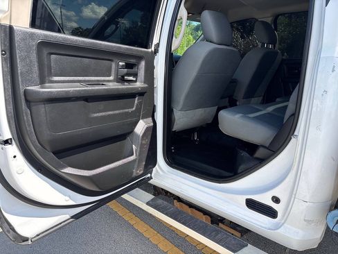 Used 2018 RAM 3500 Tradesman w/ Chrome Appearance Group AWD/4WD image 12