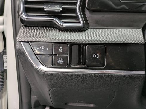 Certified 2024 Kia Sportage LX image 21