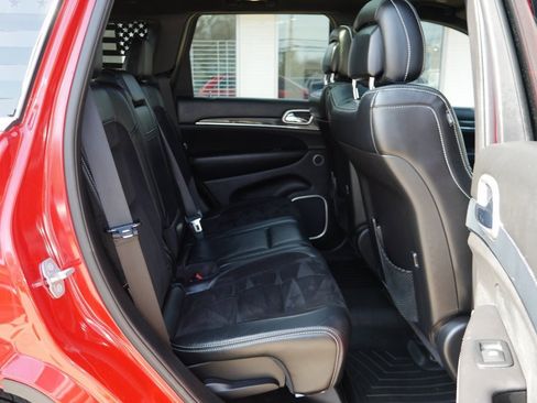 Used 2015 Jeep Grand Cherokee SRT w/ Luxury Group II image 38