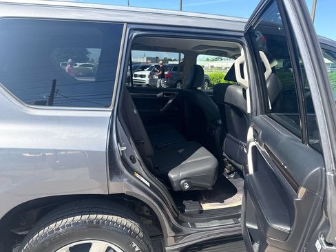 Used 2015 Lexus GX 460 w/ Navigation Package AWD/4WD image 17