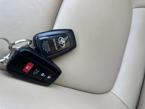 Used 2021 Toyota RAV4 XLE Premium FWD image 20