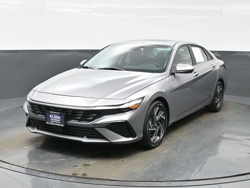 Used 2025 Hyundai Elantra Limited FWD image 1