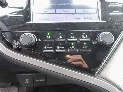 Used 2019 Toyota Camry LE FWD image 20