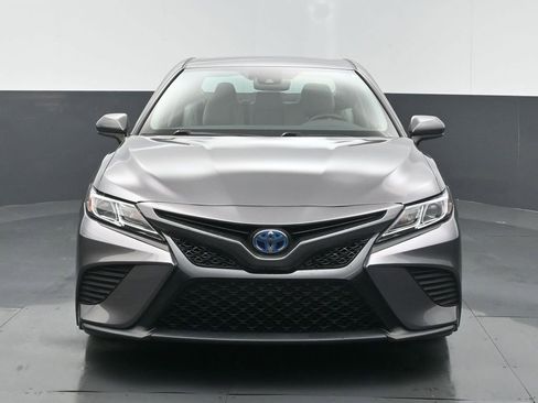 Used 2020 Toyota Camry SE FWD image 2