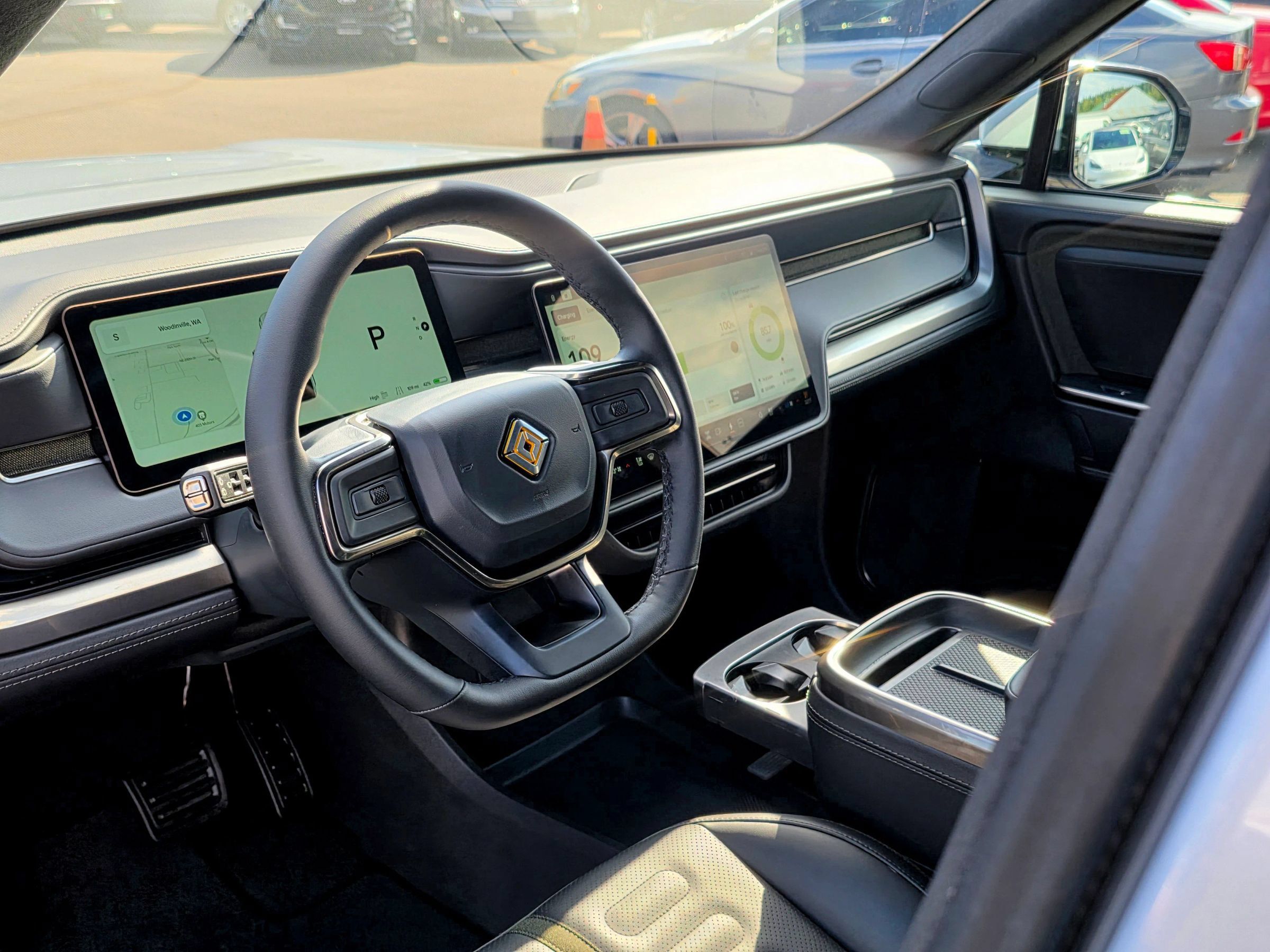 Used 2025 Rivian R1S Adventure Dual AWD/4WD image 19
