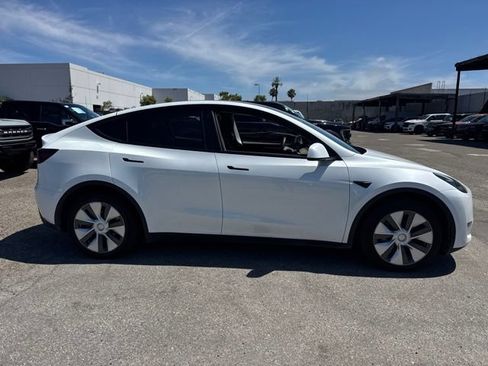 Used 2023 Tesla Model Y Long Range AWD/4WD image 4