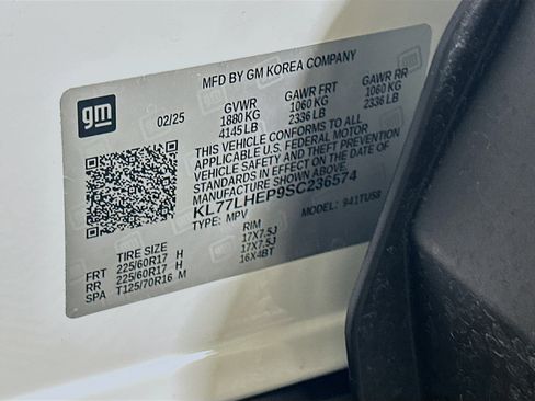 Used 2025 Chevrolet Trax LT w/ LT Convenience Package image 12