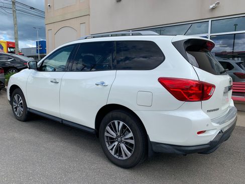 Used 2018 Nissan Pathfinder SL AWD/4WD image 5
