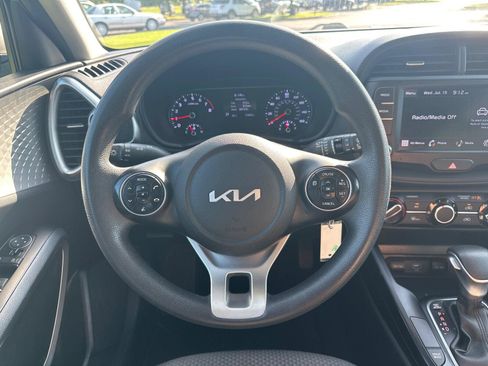 Used 2022 Kia Soul LX w/ Technology Package FWD image 17