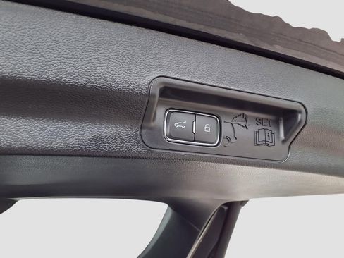 Used 2023 Ford Explorer Limited w/ Limited Technology Package image 37