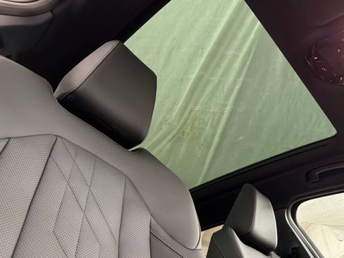 Used 2025 BMW X3 xDrive30i w/ Convenience Package image 17