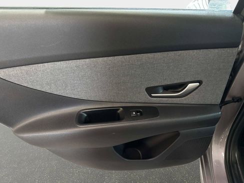 Used 2023 Hyundai Elantra Limited image 11