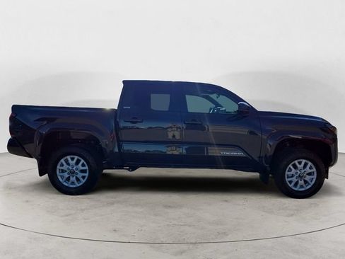 Used 2025 Toyota Tacoma SR5 AWD/4WD image 4