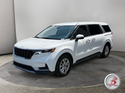 Used 2022 Kia Carnival LX FWD image 3