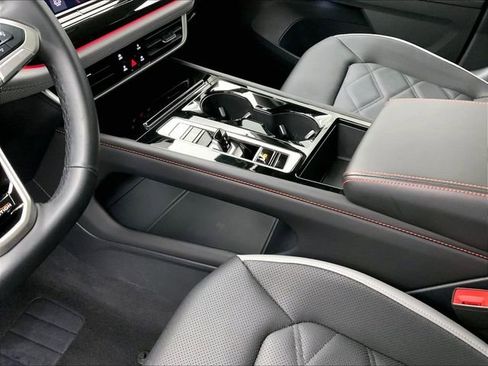 Certified 2025 Volkswagen Atlas Peak Edition SE AWD/4WD image 16