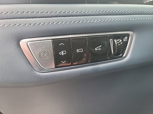 Used 2025 Cadillac Escalade IQ Luxury 2 AWD/4WD image 11