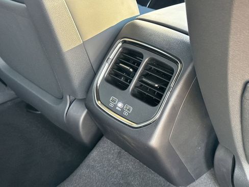 New 2025 VinFast VF 8 Plus image 18