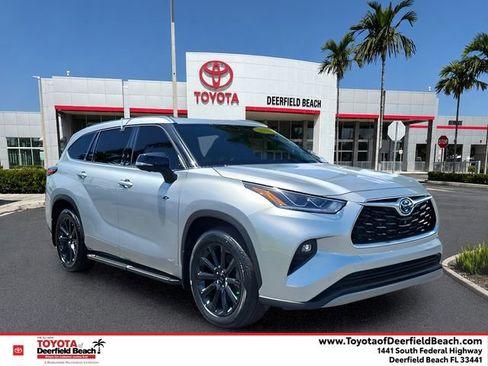 Used 2023 Toyota Highlander Platinum AWD/4WD image 1