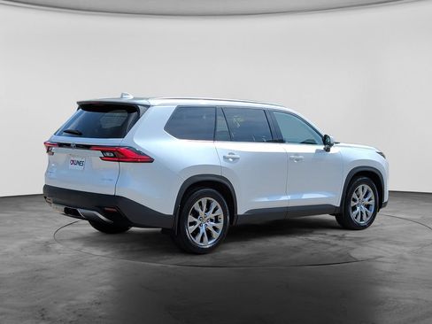 Used 2024 Toyota Grand Highlander AWD Hybrid image 7