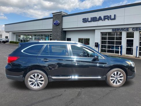 Used 2017 Subaru Outback 3.6R Touring AWD/4WD image 8