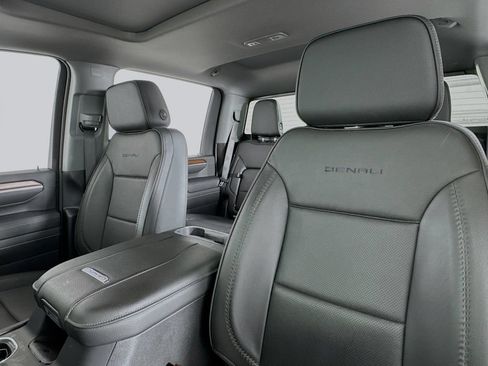 Used 2025 GMC Sierra 3500 Denali AWD/4WD image 17