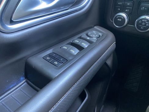 Used 2023 GMC Yukon XL SLT AWD/4WD image 40