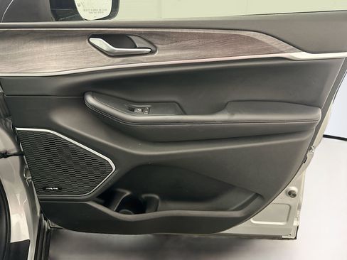 Used 2023 Jeep Grand Cherokee L Limited w/ Black Appearance Package image 36