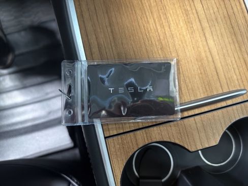 Used 2023 Tesla Model Y Performance image 28