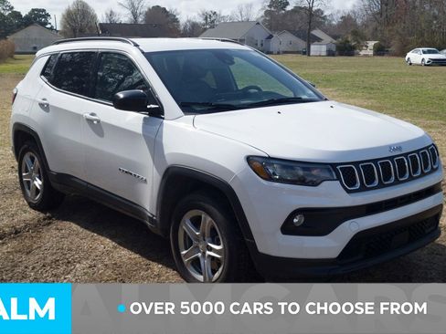 Used 2024 Jeep Compass Latitude image 2