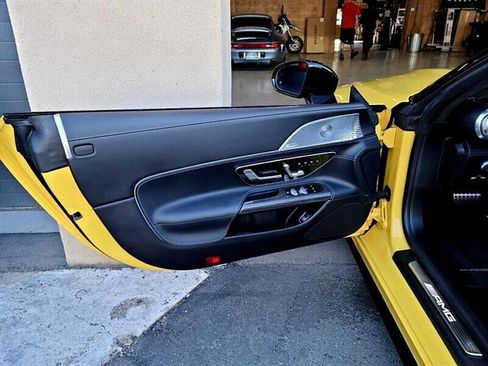 Used 2022 Mercedes-Benz SL 63 AMG 4MATIC image 30