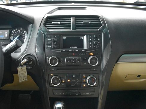 Used 2016 Ford Explorer FWD image 18