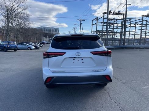 Used 2023 Toyota Highlander Limited image 4