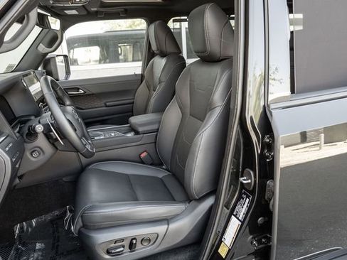 Used 2025 Lexus GX 550 w/ Accessory Package (2T) image 11