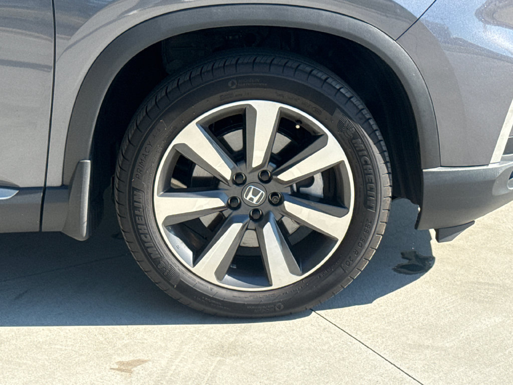 Certified 2025 Honda Pilot Touring image 11