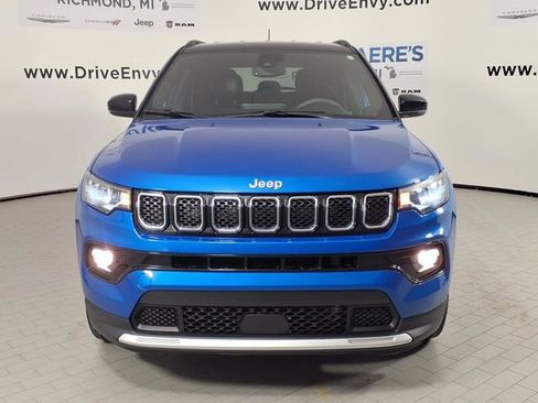 Used 2023 Jeep Compass Limited AWD/4WD image 2