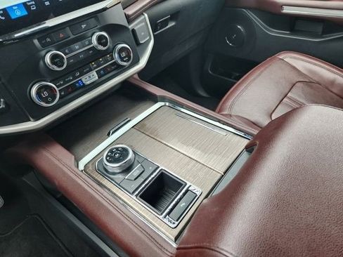 Used 2023 Ford Expedition Limited RWD image 18
