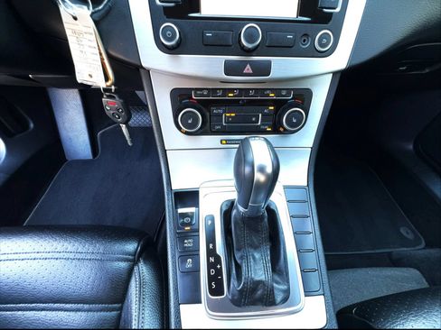 Used 2012 Volkswagen CC Lux Limited FWD image 30