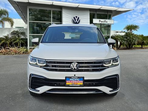 Used 2024 Volkswagen Tiguan SEL R-Line AWD/4WD image 2