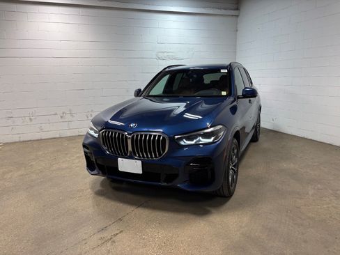 Used 2022 BMW X5 xDrive40i w/ M Sport Package AWD/4WD image 2