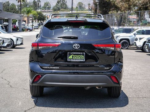 Used 2022 Toyota Highlander XLE FWD image 7