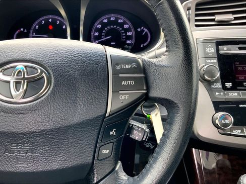 Used 2011 Toyota Avalon Limited image 23