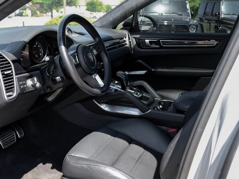 Used 2023 Porsche Cayenne Turbo AWD/4WD image 12