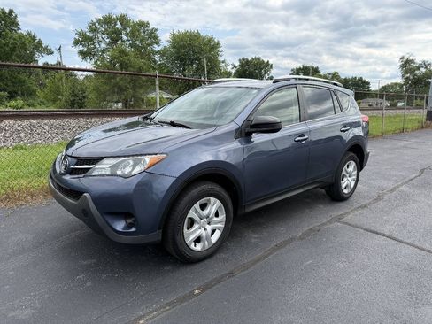 Used 2014 Toyota RAV4 LE FWD image 1