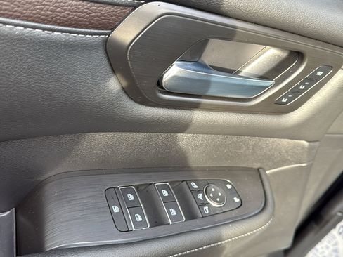 Certified 2025 Nissan Armada Platinum w/ Convenience Package image 7