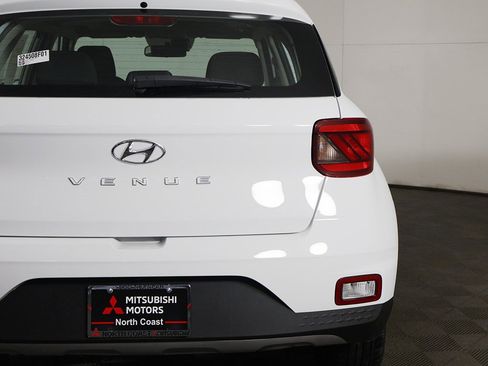 Used 2024 Hyundai Venue SEL image 14