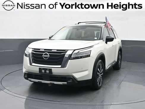 Used 2022 Nissan Pathfinder Platinum w/ Cargo Package AWD/4WD image 1