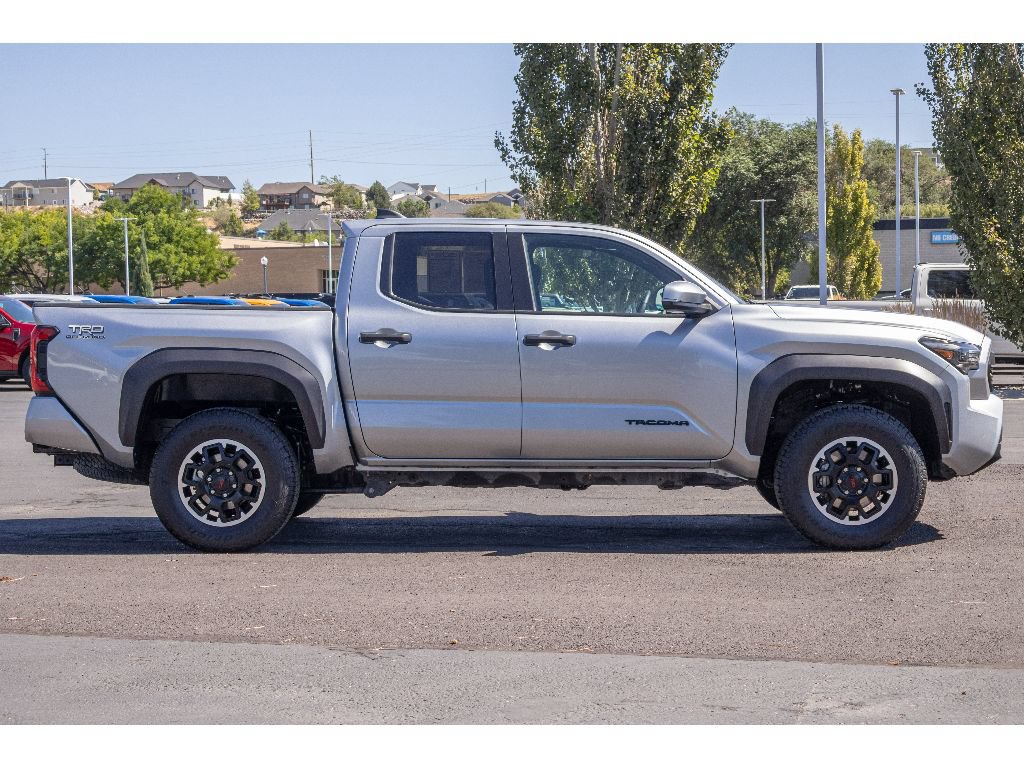 Used 2025 Toyota Tacoma TRD Off-Road w/ TRD Off Road Upgrade Package AWD/4WD image 2