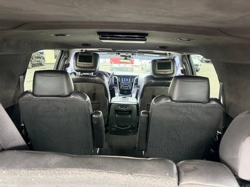 Used 2018 Cadillac Escalade ESV Platinum AWD/4WD image 18