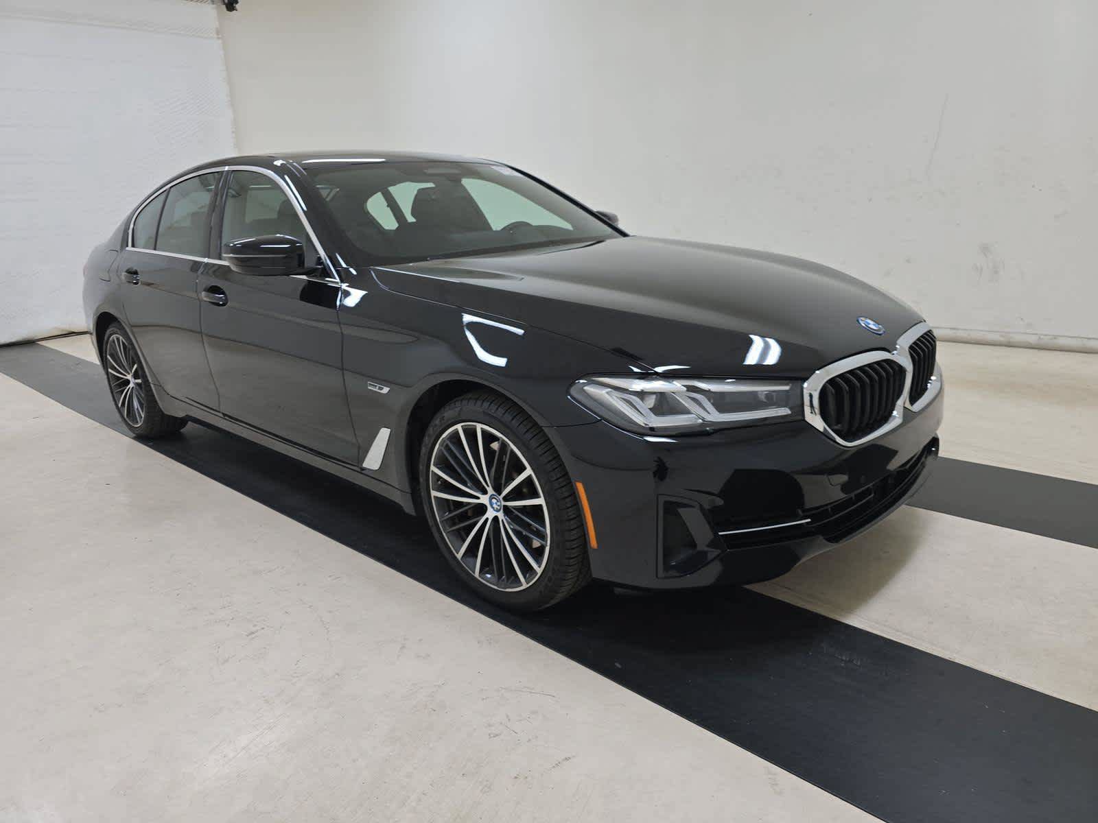 Used 2023 BMW 530e w/ Executive Package RWD image 3