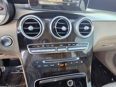 Used 2018 Mercedes-Benz GLC 300 image 25